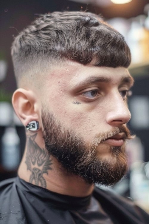 Edgar Haircut para homens com barba.