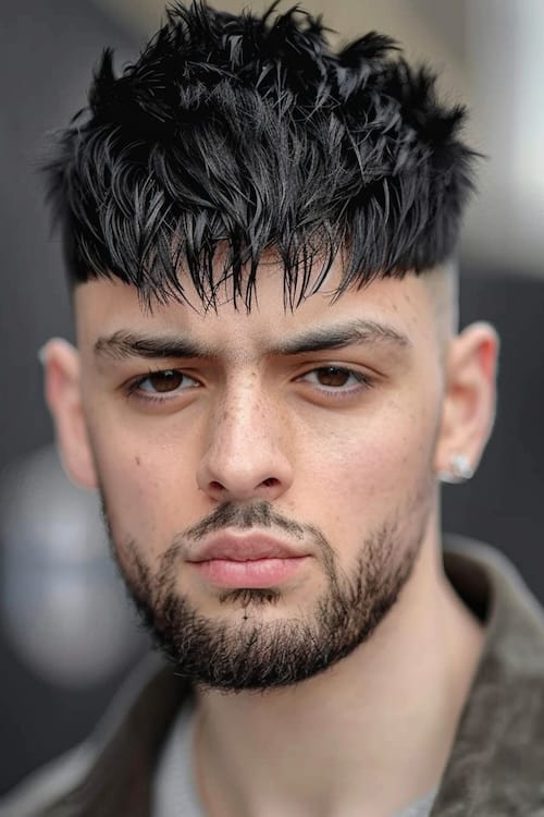 Corte de corte de Edgar com um penteado de longa margem masculina.