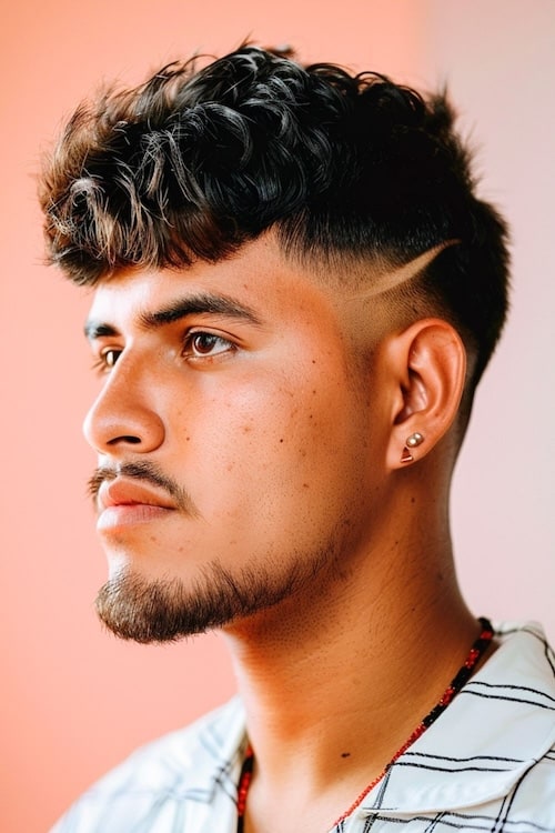 Edgar cortou com o volumoso penteado Edgar para homens.