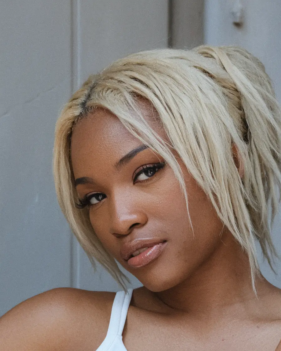 Fall Pixie Hair Color Mulheres negras Pixie loira texturizada com franja despenteada