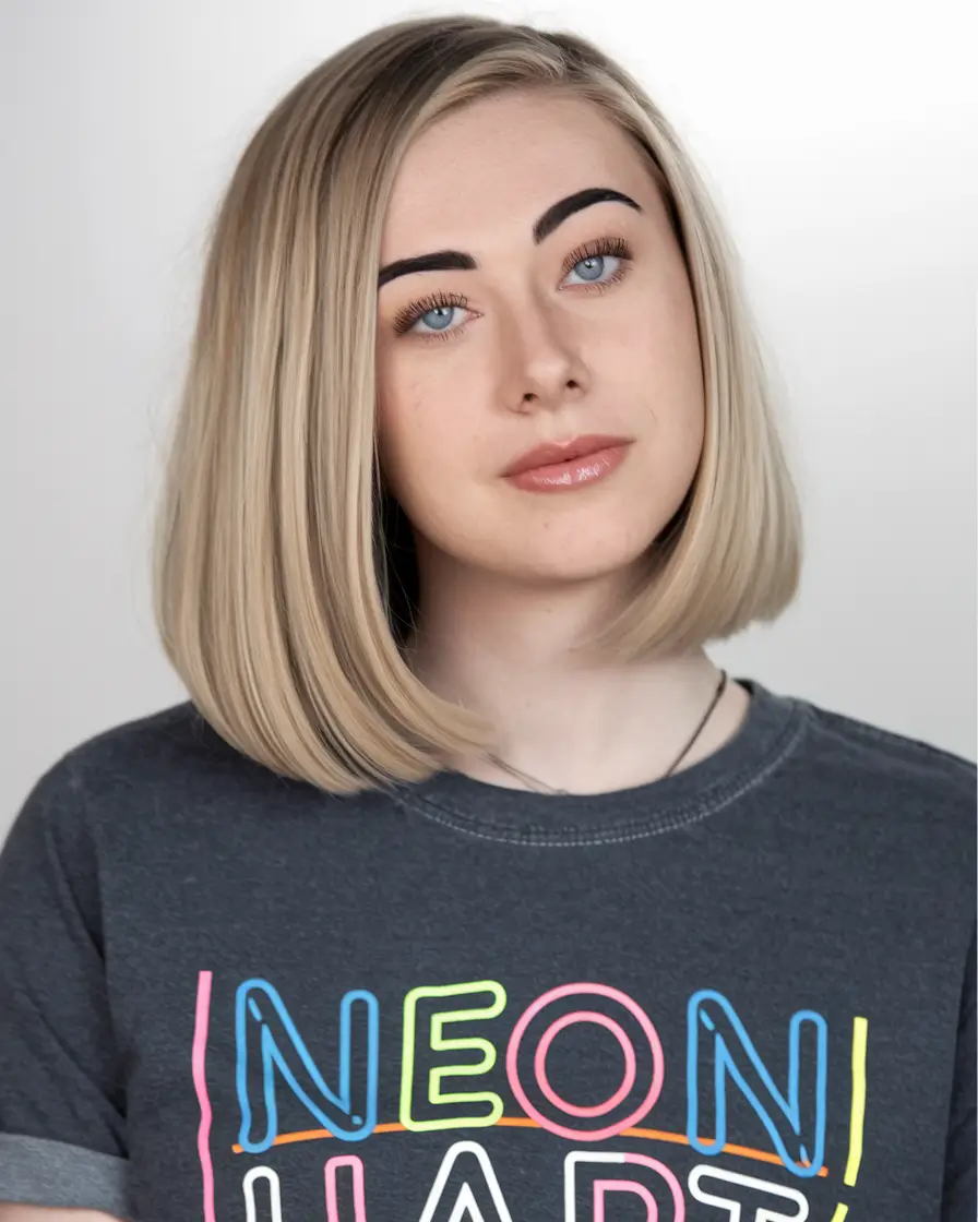 cor de cabelo de outono para loiras 2025 loira clássica na altura dos ombros com brilho sutil