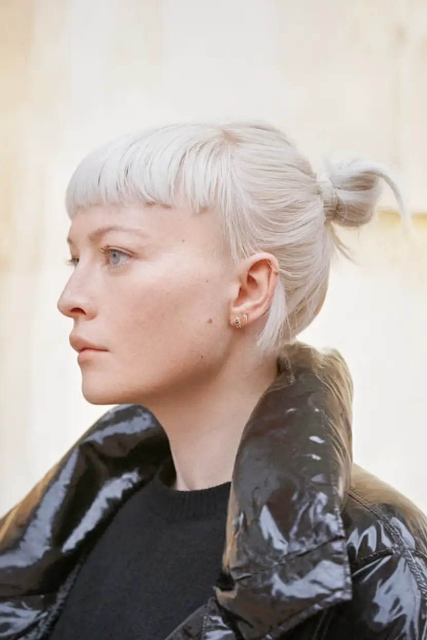 Cor do cabelo de outono para loiras 2025 loira fosca com micro margem esculpida