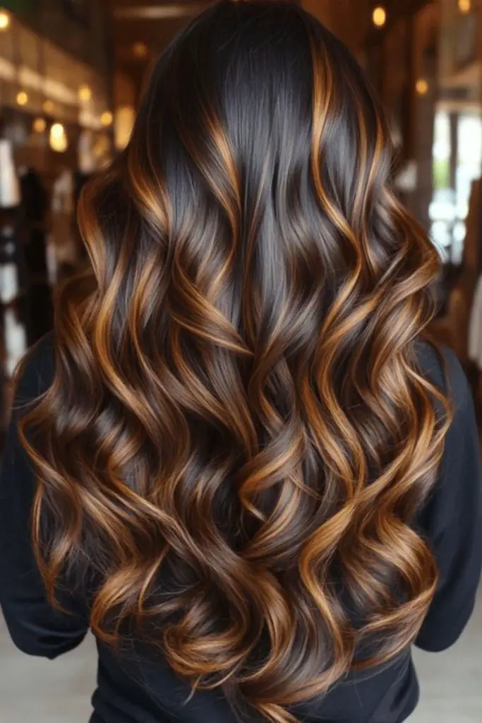 Gotas aleatórias de caramelo em tons assados.