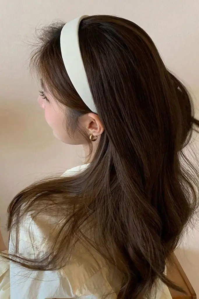 Bandana com estilo de cabelo solto