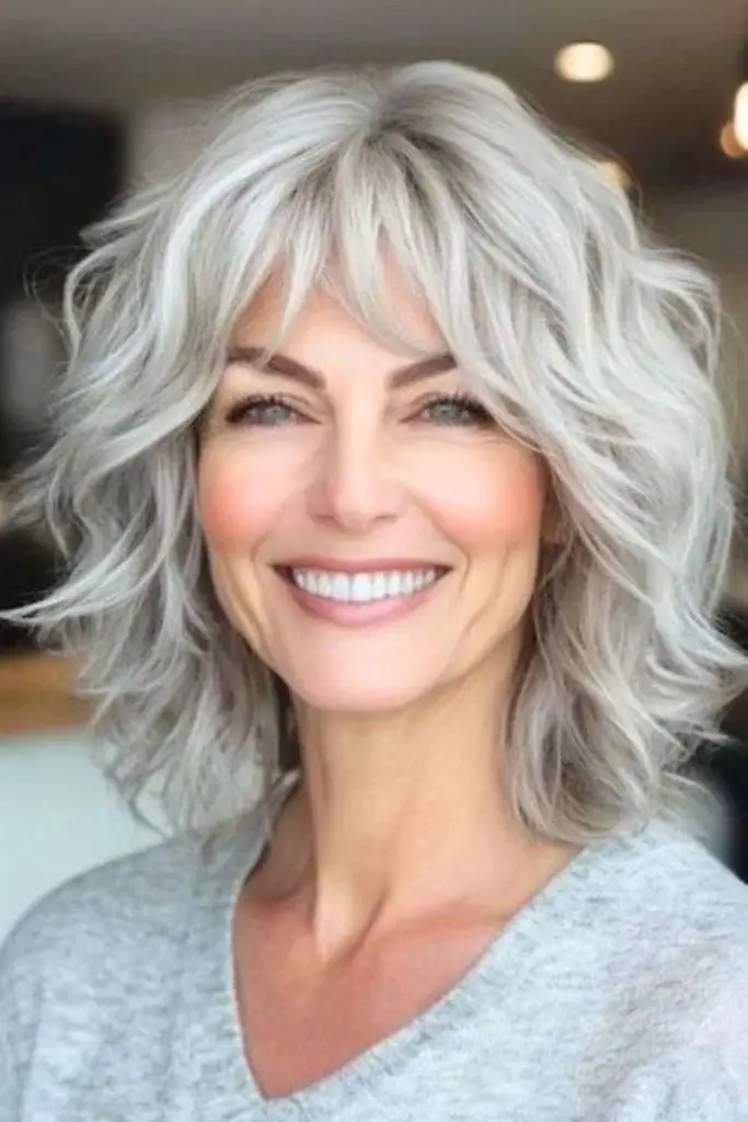 Shag na altura dos ombros com pontas invertidas