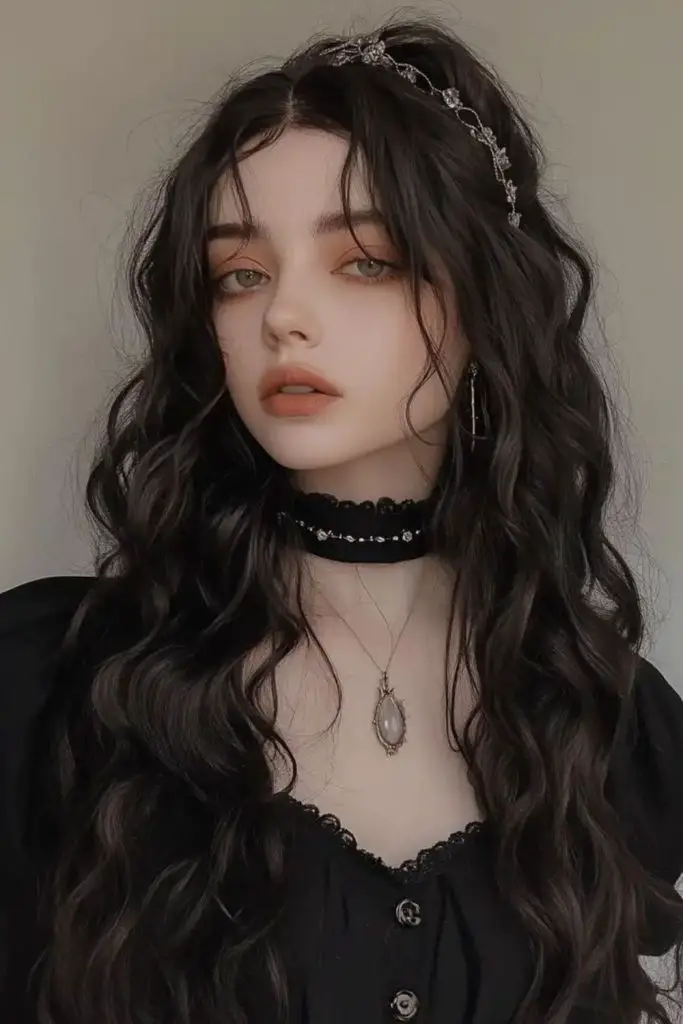 Viúva de renda preta com ondas escuras