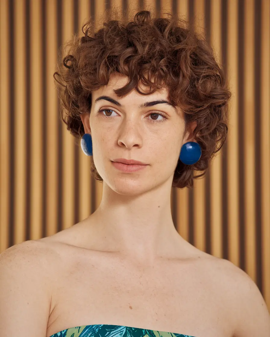 Tendências de corte de cabelo curto cair 2025 Retro SHAG com cachos modernos