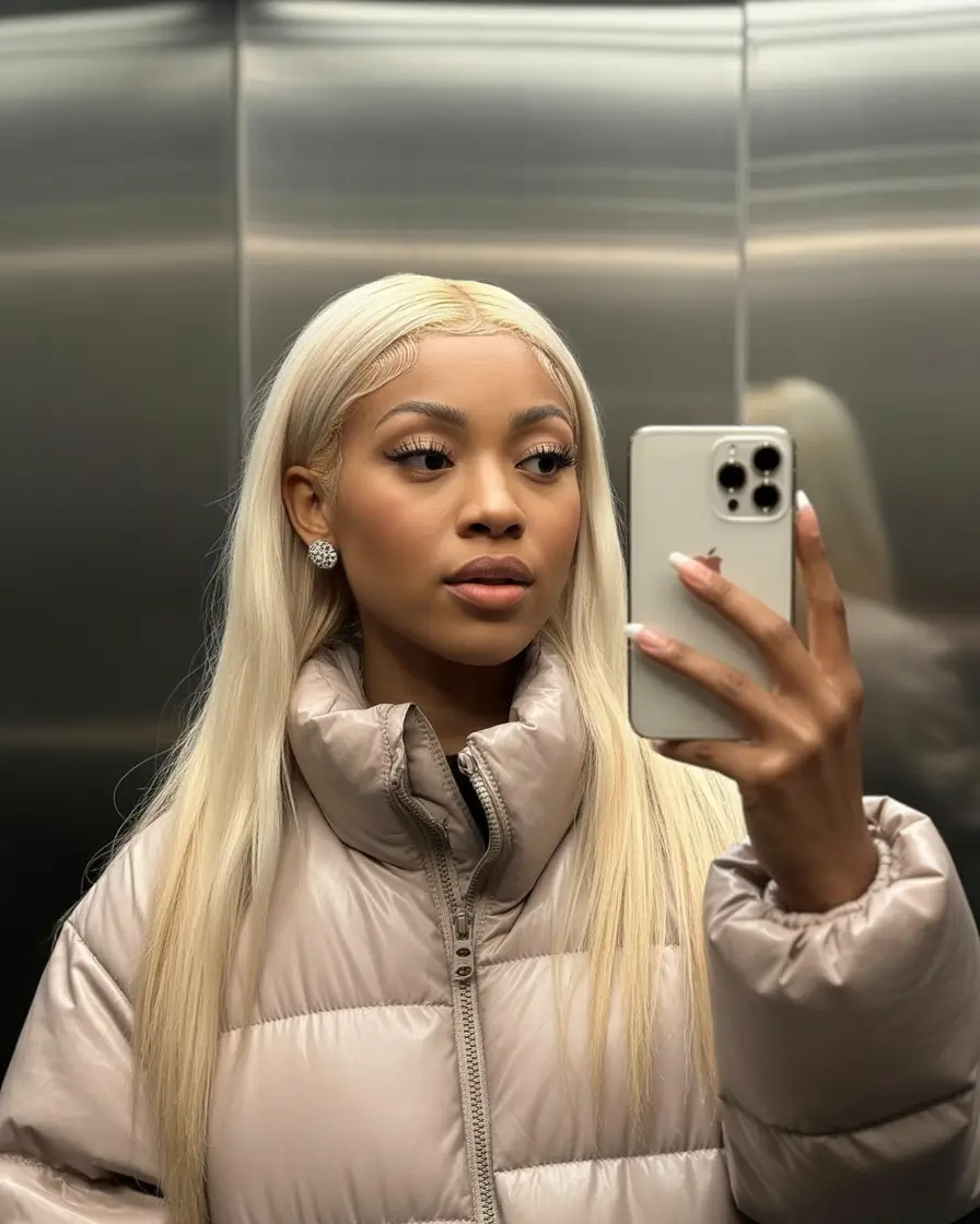 cores de cabelo de inverno para mulheres negras Sleek Ice Blonde