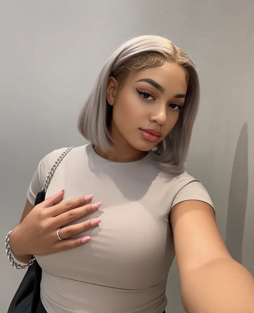 cores de inverno para pintar o cabelo de mulheres negras Silver Frost Bob