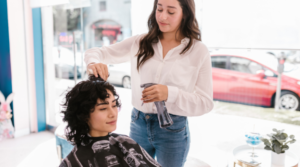 Tendências de cores de cabelo para a primavera de 2026: looks novos para todos os estilos